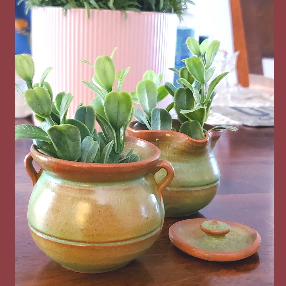 Tiny green pottery - 2 piece set